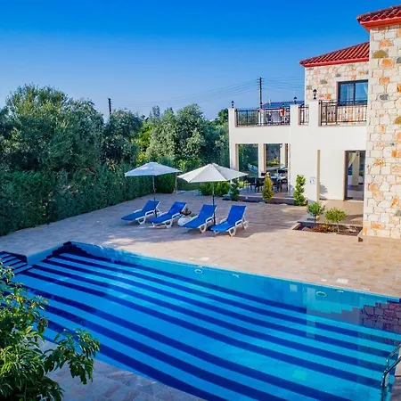 Serenity With Private Pool - 200m To Sea Or Villa