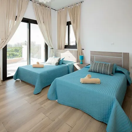 Serenity With Private Pool - 200m To Sea Or Villa *