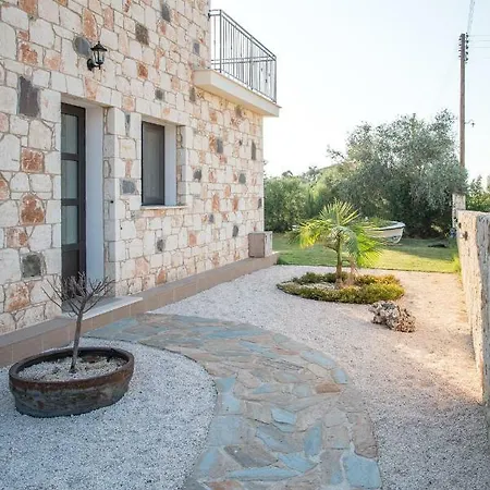 Serenity With Private Pool - 200m To Sea Or