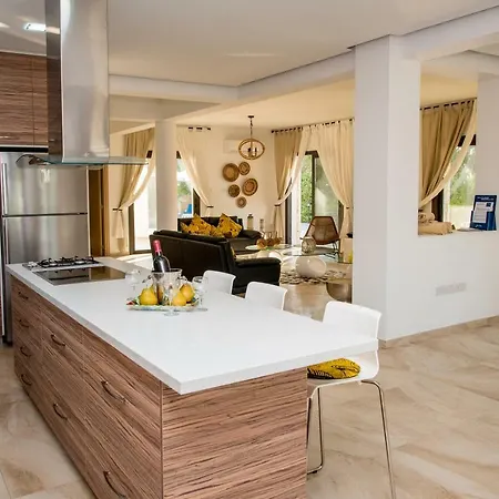 Villa Serenity With Private Pool - 200m To Sea Or
