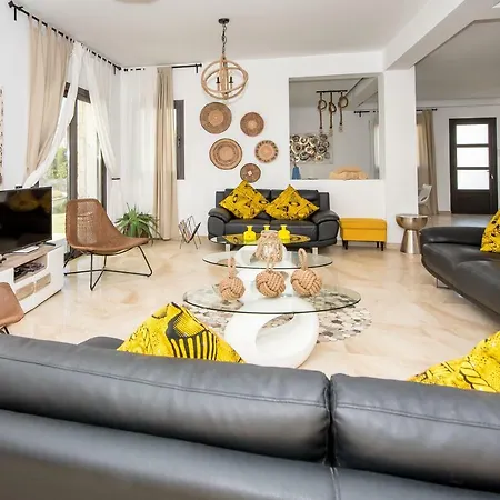 Serenity With Private Pool - 200m To Sea Or *