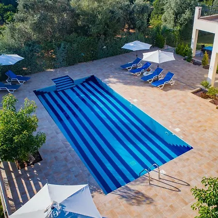 Serenity With Private Pool - 200m To Sea Or Villa *