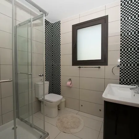 Serenity With Private Pool - 200m To Sea Or Villa *