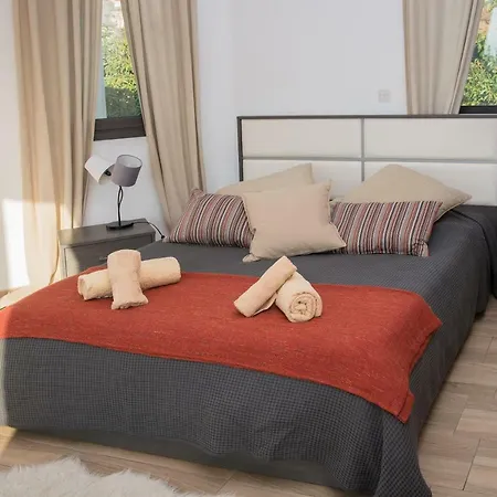Serenity With Private Pool - 200m To Sea Or Villa